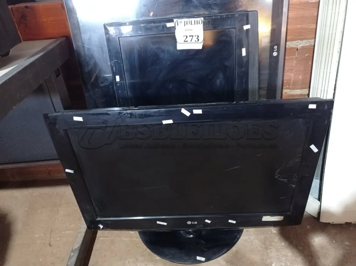 LOTE 273 - 03 TVS PARA RETIRADA DE PEÇAS. (NO ESTADO) ATENÇÃO! FAZER A VISITAÇÃO ANTES DE ARREMATAR, NÃO SABEMOS SE FUNCIONA. LEILÃO NÃO TEM GARANTIA E NEM DEVOLUÇÃO, SUJEITO A POSSÍVEIS AVARIAS VISÍVEIS/OCULTAS E/OU AUSÊNCIA DE COMPONENTES.