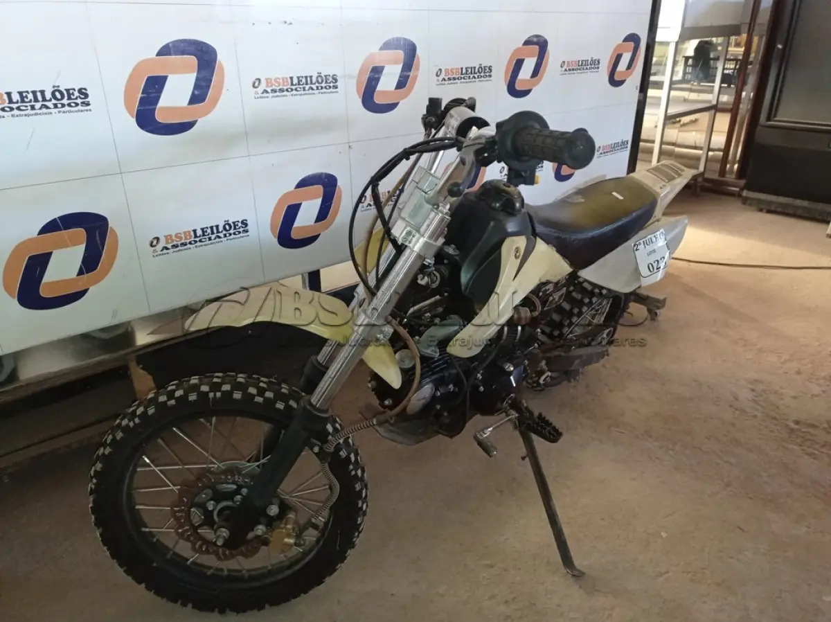 LOTE 023 - 01 MOTOCICLETA GARELLI 50 CILINDRADAS. (NO ESTADO) ATENÇÃO! FAZER A VISITAÇÃO ANTES DE ARREMATAR, NÃO SABEMOS SE FUNCIONA. LEILÃO NÃO TEM GARANTIA E NEM DEVOLUÇÃO, SUJEITO A POSSÍVEIS AVARIAS VISÍVEIS/OCULTAS E/OU AUSÊNCIA DE COMPONENTES.