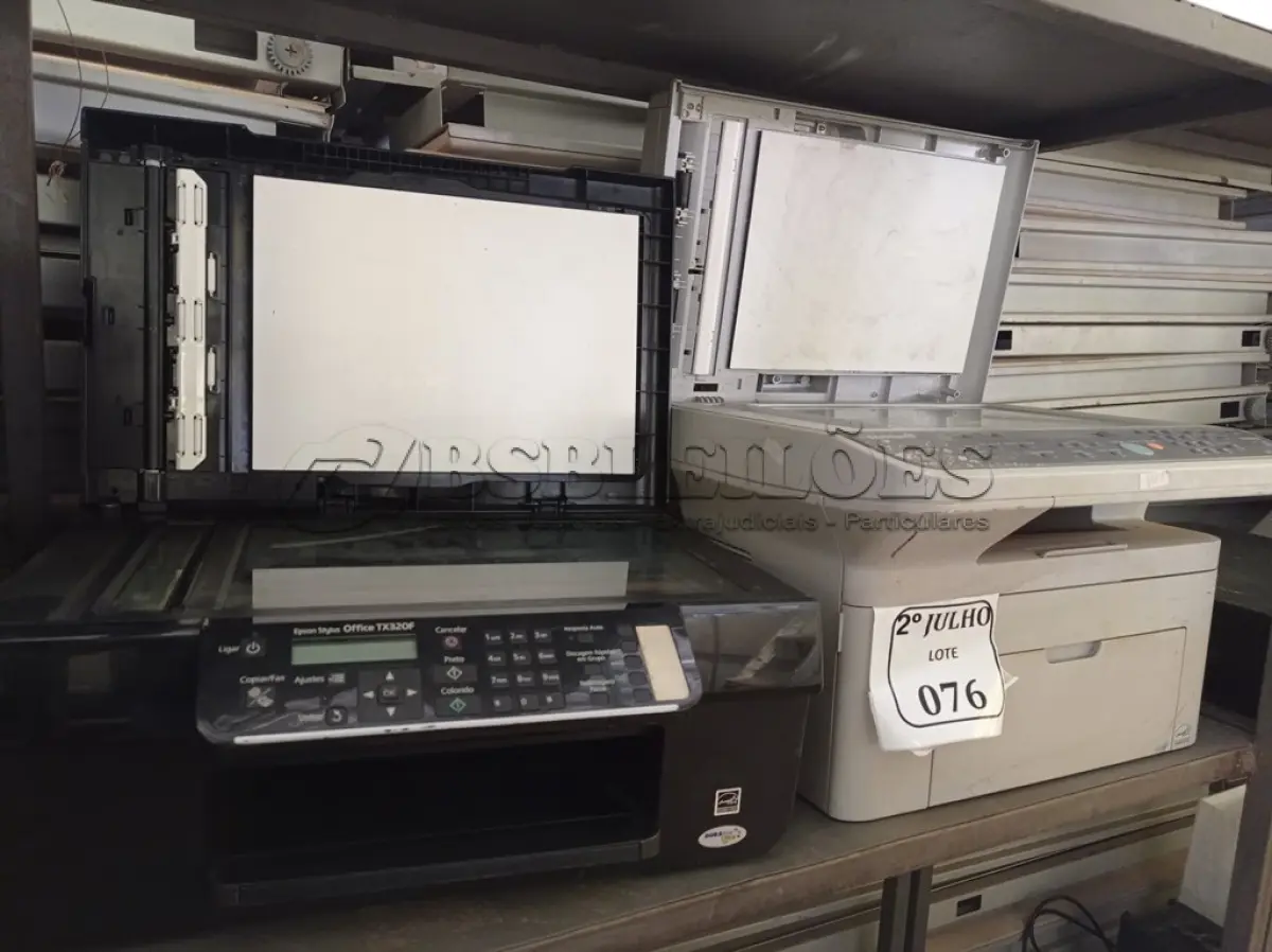 LOTE 076 - 02 IMPRESSORAS, SENDO 01 MARCA EPSON E 01 SAMSUNG COM AVARIAS. (NO ESTADO) ATENÇÃO! FAZER A VISITAÇÃO ANTES DE ARREMATAR, NÃO SABEMOS SE FUNCIONA. LEILÃO NÃO TEM GARANTIA E NEM DEVOLUÇÃO, SUJEITO A POSSÍVEIS AVARIAS VISÍVEIS/OCULTAS E/OU AUSÊNCIA DE COMPONENTES.