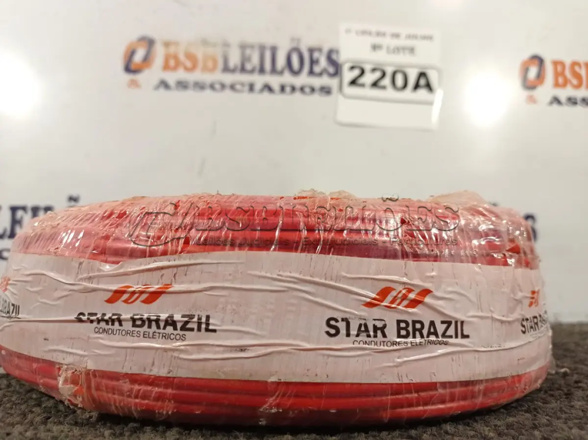 LOTE 220 - 01 ROLO CABO FLEXÍVEL 1×4MM NA COR VERMELHA. (NO ESTADO) ATENÇÃO! FAZER A VISITAÇÃO ANTES DE ARREMATAR, NÃO SABEMOS SE FUNCIONA. LEILÃO NÃO TEM GARANTIA E NEM DEVOLUÇÃO, SUJEITO A POSSÍVEIS AVARIAS VISÍVEIS/OCULTAS E/OU AUSÊNCIA DE COMPONENTES.