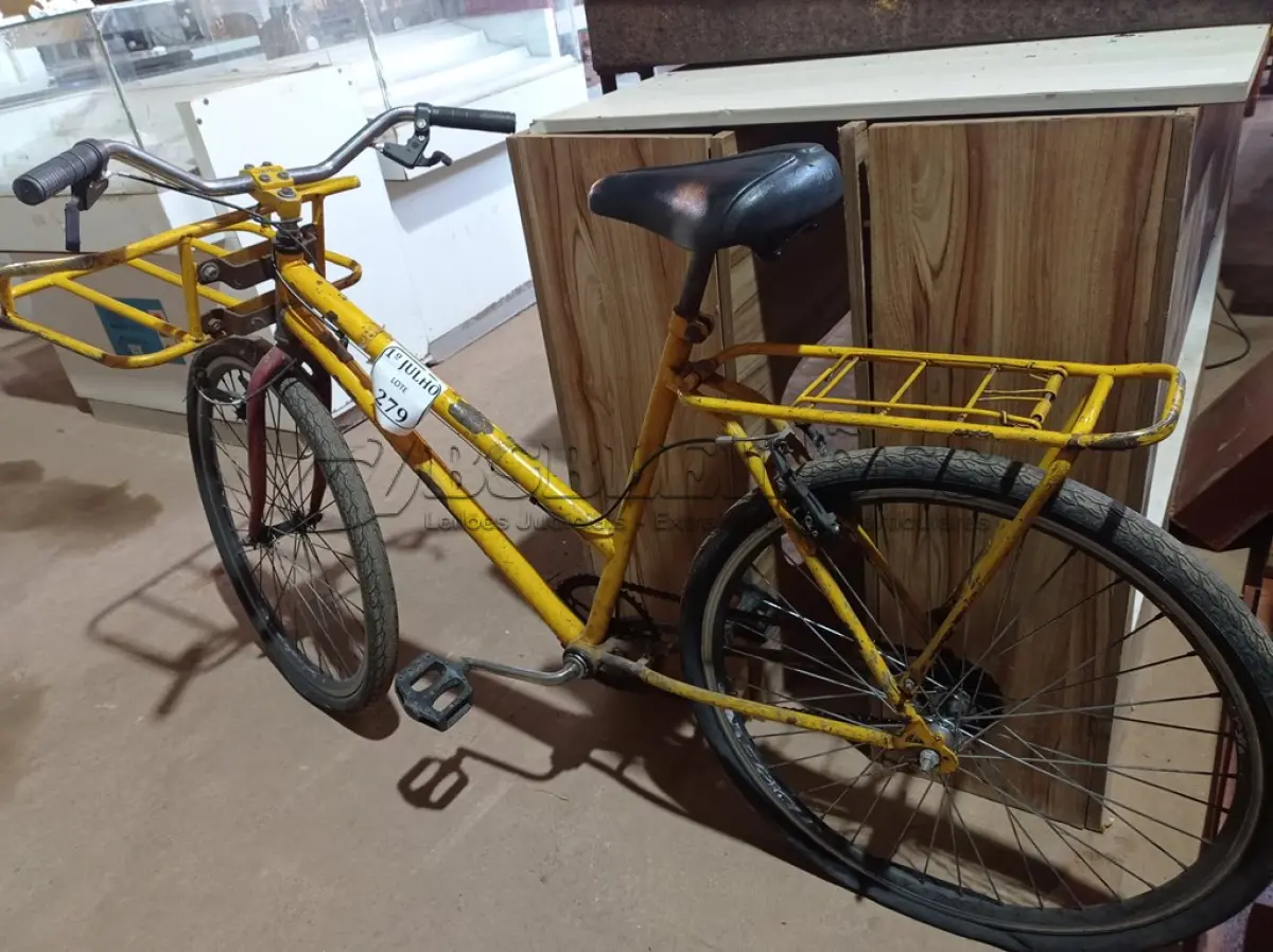 LOTE 279 - 01 BICICLETA CARGUEIRA E 02 RODAS. (NO ESTADO) ATENÇÃO! FAZER A VISITAÇÃO ANTES DE ARREMATAR, NÃO SABEMOS SE FUNCIONA. LEILÃO NÃO TEM GARANTIA E NEM DEVOLUÇÃO, SUJEITO A POSSÍVEIS AVARIAS VISÍVEIS/OCULTAS E/OU AUSÊNCIA DE COMPONENTES.