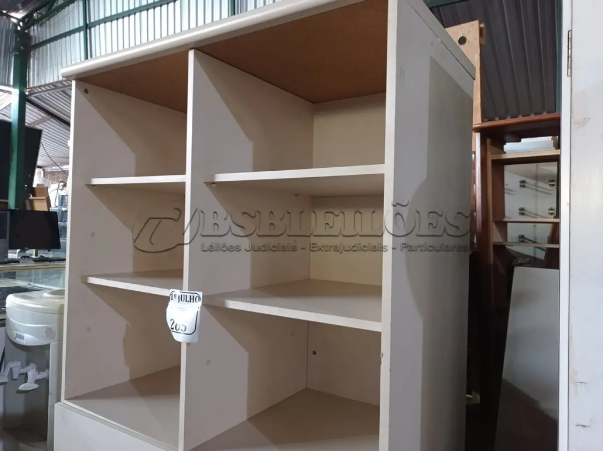 LOTE 265 - 01 ARMÁRIO PARA ESCRITÓRIO 02 PORTAS. (NO ESTADO) ATENÇÃO! FAZER A VISITAÇÃO ANTES DE ARREMATAR, NÃO SABEMOS SE FUNCIONA. LEILÃO NÃO TEM GARANTIA E NEM DEVOLUÇÃO, SUJEITO A POSSÍVEIS AVARIAS VISÍVEIS/OCULTAS E/OU AUSÊNCIA DE COMPONENTES.