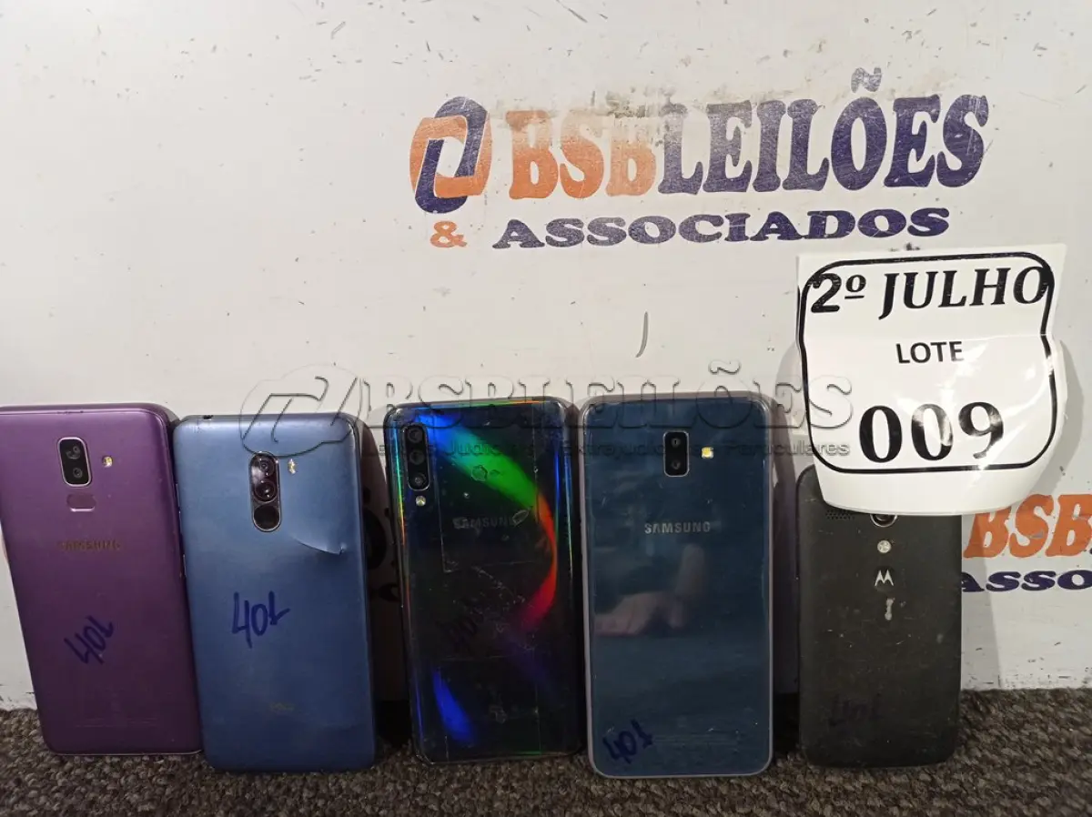 LOTE 009 - 05 APARELHOS CELULARES MARCAS E MODELOS DIVERSOS COM AVARIAS. (NO ESTADO) ATENÇÃO! FAZER A VISITAÇÃO ANTES DE ARREMATAR, NÃO SABEMOS SE FUNCIONA. LEILÃO NÃO TEM GARANTIA E NEM DEVOLUÇÃO, SUJEITO A POSSÍVEIS AVARIAS VISÍVEIS/OCULTAS E/OU AUSÊNCIA DE COMPONENTES.