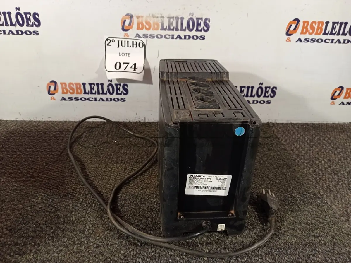 LOTE 074 - 01 NOBREAK DE 600VA BIVOLT ENERMAX. (NO ESTADO) ATENÇÃO! FAZER A VISITAÇÃO ANTES DE ARREMATAR, NÃO SABEMOS SE FUNCIONA. LEILÃO NÃO TEM GARANTIA E NEM DEVOLUÇÃO, SUJEITO A POSSÍVEIS AVARIAS VISÍVEIS/OCULTAS E/OU AUSÊNCIA DE COMPONENTES.