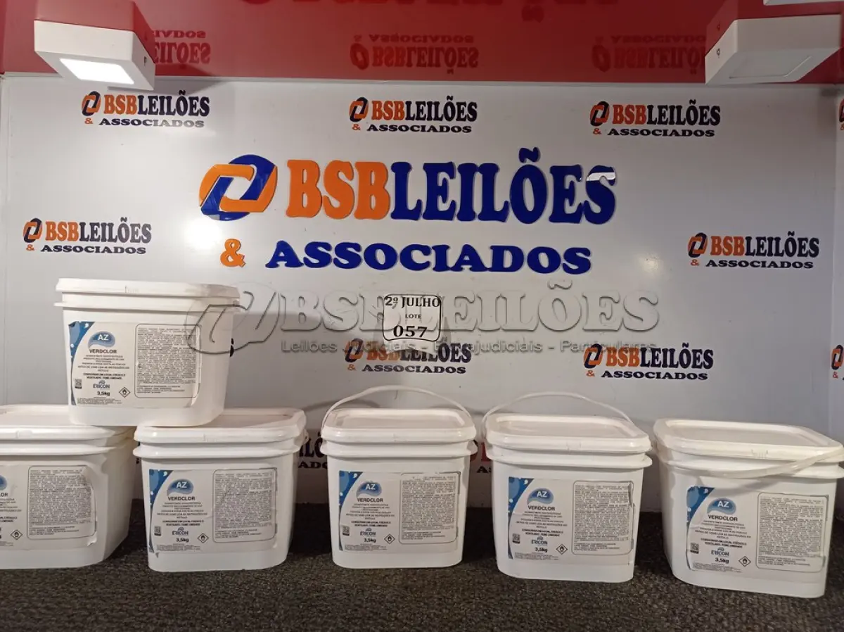 LOTE 057 - 06 BALDES DE DESINFETANTE HORTIFRUTÍCOLA VERDCLOR COM 3,5KG CADA. (NO ESTADO) ATENÇÃO! FAZER A VISITAÇÃO ANTES DE ARREMATAR, NÃO SABEMOS SE FUNCIONA. LEILÃO NÃO TEM GARANTIA E NEM DEVOLUÇÃO, SUJEITO A POSSÍVEIS AVARIAS VISÍVEIS/OCULTAS E/OU AUSÊNCIA DE COMPONENTES.