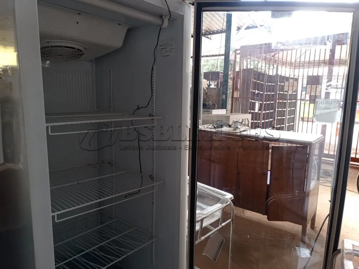 LOTE 208 - 01 REFRIGERADOR 493L, MODELO:VCV-2E.03 MARCA FRICOM 220V. (NO ESTADO) ATENÇÃO! FAZER A VISITAÇÃO ANTES DE ARREMATAR, NÃO SABEMOS SE FUNCIONA. LEILÃO NÃO TEM GARANTIA E NEM DEVOLUÇÃO, SUJEITO A POSSÍVEIS AVARIAS VISÍVEIS/OCULTAS E/OU AUSÊNCIA DE COMPONENTES.