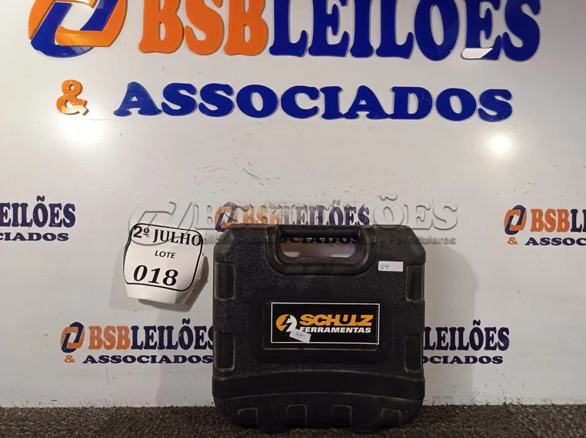 LOTE 018 - 01 PARAFUSADEIRA MARCA SCHUZ COM BATERIA. (NO ESTADO) ATENÇÃO! FAZER A VISITAÇÃO ANTES DE ARREMATAR, NÃO SABEMOS SE FUNCIONA. LEILÃO NÃO TEM GARANTIA E NEM DEVOLUÇÃO, SUJEITO A POSSÍVEIS AVARIAS VISÍVEIS/OCULTAS E/OU AUSÊNCIA DE COMPONENTES.