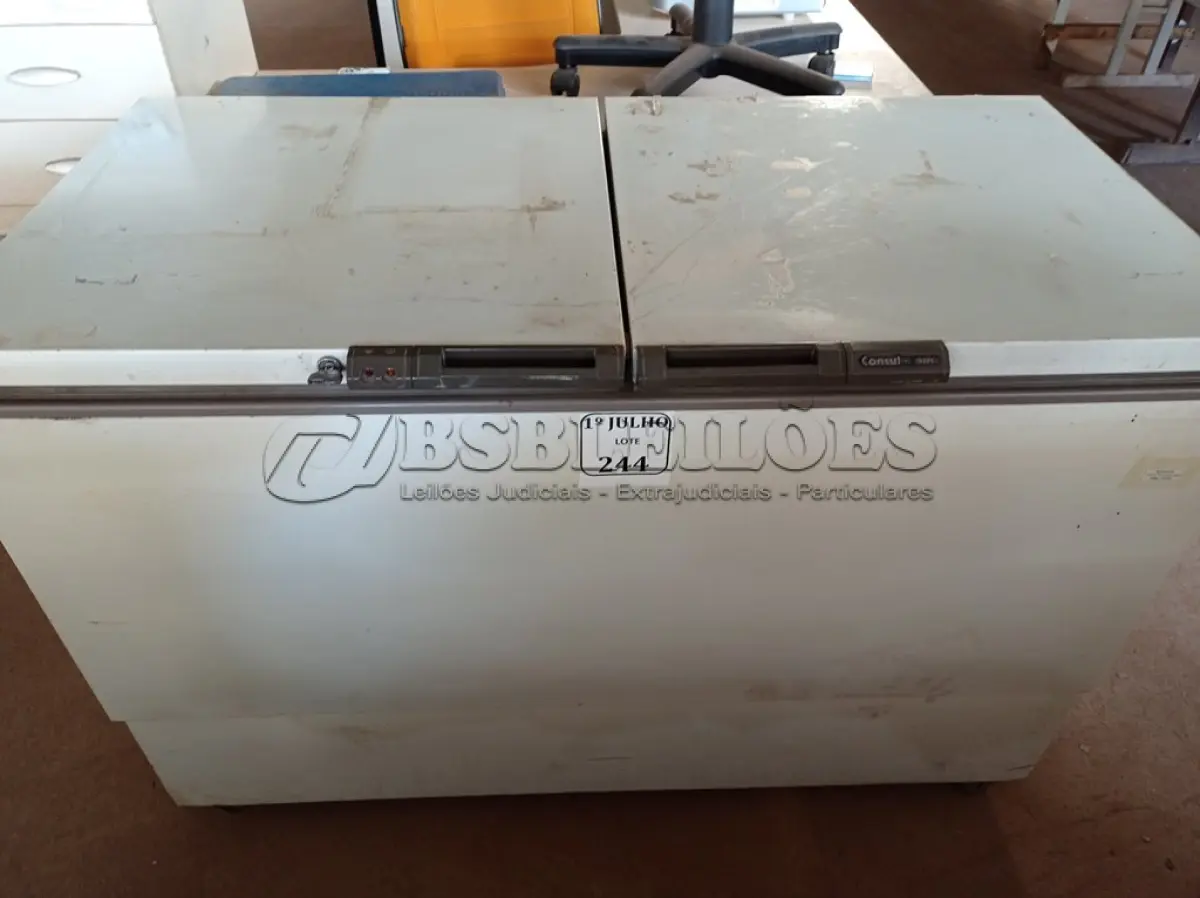 LOTE 244 - 01 FREEZER HORIZONTAL 320 MARCA CONSUL. (NO ESTADO) ATENÇÃO! FAZER A VISITAÇÃO ANTES DE ARREMATAR, NÃO SABEMOS SE FUNCIONA. LEILÃO NÃO TEM GARANTIA E NEM DEVOLUÇÃO, SUJEITO A POSSÍVEIS AVARIAS VISÍVEIS/OCULTAS E/OU AUSÊNCIA DE COMPONENTES.