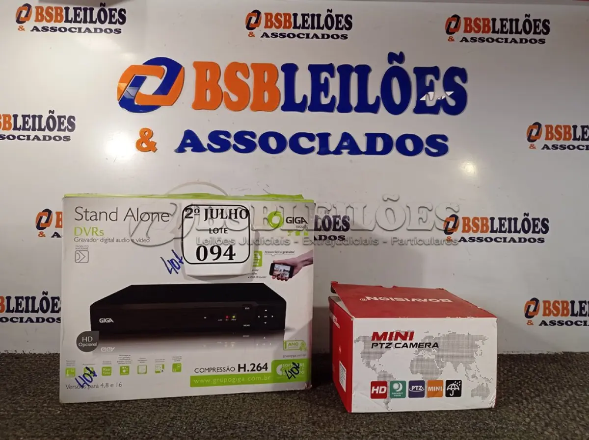 LOTE 094 - 01 DVR E 01 MINI CÂMERA. (NO ESTADO) ATENÇÃO! FAZER A VISITAÇÃO ANTES DE ARREMATAR, NÃO SABEMOS SE FUNCIONA. LEILÃO NÃO TEM GARANTIA E NEM DEVOLUÇÃO, SUJEITO A POSSÍVEIS AVARIAS VISÍVEIS/OCULTAS E/OU AUSÊNCIA DE COMPONENTES.