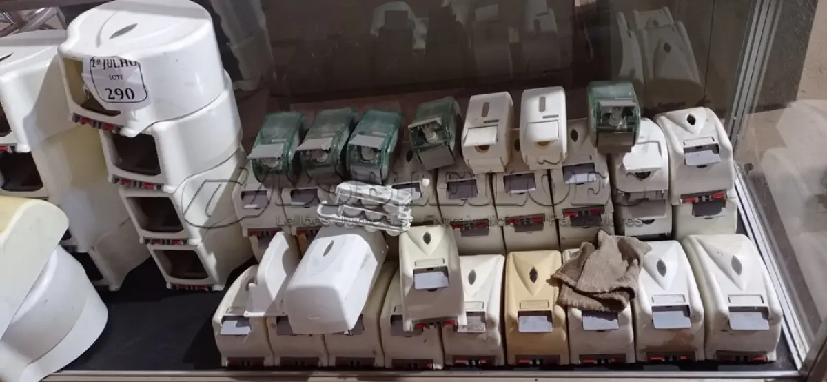 LOTE 290 - 01 LOTE COM GRANDE QUANTIDADE DE DISPENSES. (NO ESTADO) ATENÇÃO! FAZER A VISITAÇÃO ANTES DE ARREMATAR, NÃO SABEMOS SE FUNCIONA. LEILÃO NÃO TEM GARANTIA E NEM DEVOLUÇÃO, SUJEITO A POSSÍVEIS AVARIAS VISÍVEIS/OCULTAS E/OU AUSÊNCIA DE COMPONENTES.