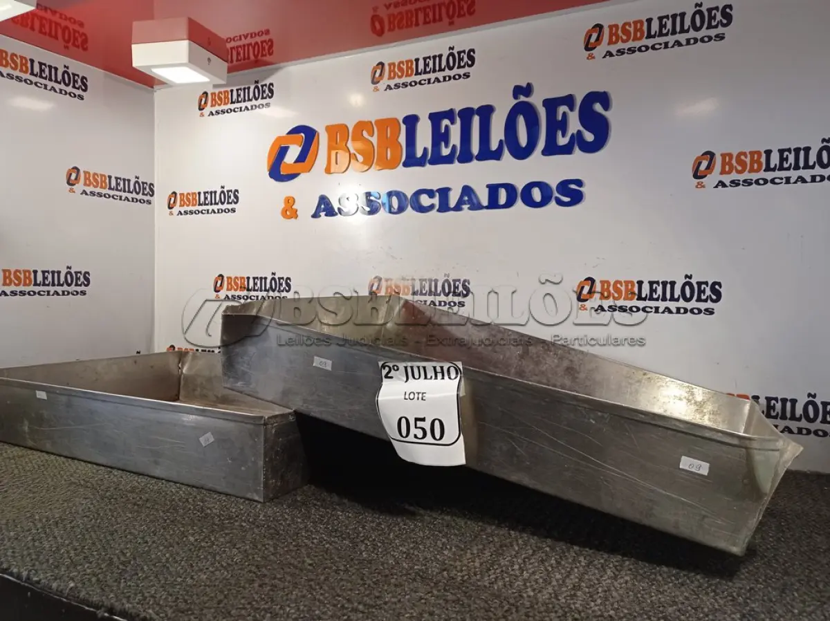 LOTE 050 - 02 BANDEJAS DE INOX. (NO ESTADO) ATENÇÃO! FAZER A VISITAÇÃO ANTES DE ARREMATAR, NÃO SABEMOS SE FUNCIONA. LEILÃO NÃO TEM GARANTIA E NEM DEVOLUÇÃO, SUJEITO A POSSÍVEIS AVARIAS VISÍVEIS/OCULTAS E/OU AUSÊNCIA DE COMPONENTES.