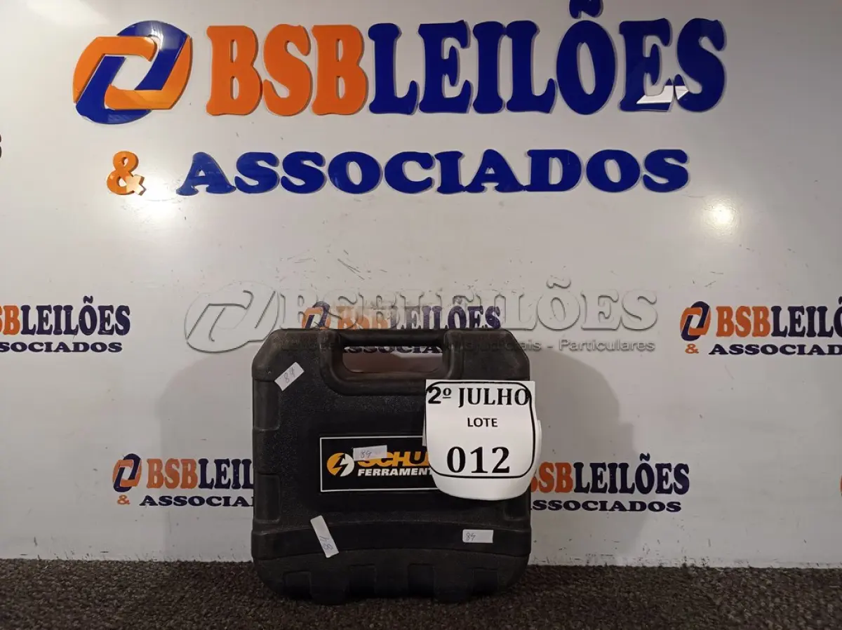 LOTE 012 - 01 PARAFUSADEIRA MARCA SCHUZ COM BATERIA. (NO ESTADO) ATENÇÃO! FAZER A VISITAÇÃO ANTES DE ARREMATAR, NÃO SABEMOS SE FUNCIONA. LEILÃO NÃO TEM GARANTIA E NEM DEVOLUÇÃO, SUJEITO A POSSÍVEIS AVARIAS VISÍVEIS/OCULTAS E/OU AUSÊNCIA DE COMPONENTES.