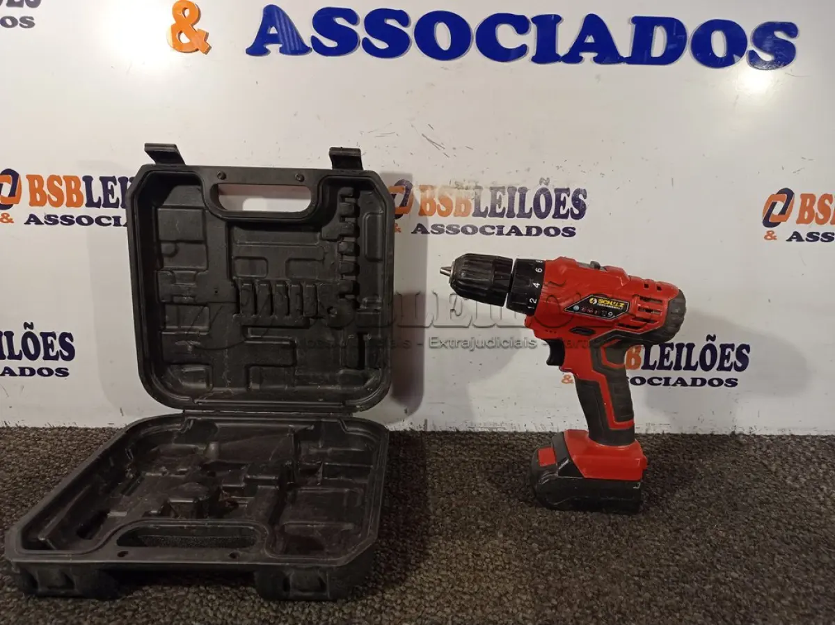 LOTE 012 - 01 PARAFUSADEIRA MARCA SCHUZ COM BATERIA. (NO ESTADO) ATENÇÃO! FAZER A VISITAÇÃO ANTES DE ARREMATAR, NÃO SABEMOS SE FUNCIONA. LEILÃO NÃO TEM GARANTIA E NEM DEVOLUÇÃO, SUJEITO A POSSÍVEIS AVARIAS VISÍVEIS/OCULTAS E/OU AUSÊNCIA DE COMPONENTES.