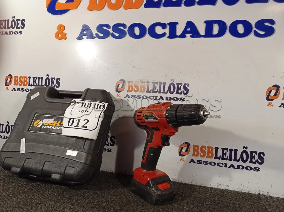 LOTE 012 - 01 PARAFUSADEIRA MARCA SCHUZ COM BATERIA. (NO ESTADO) ATENÇÃO! FAZER A VISITAÇÃO ANTES DE ARREMATAR, NÃO SABEMOS SE FUNCIONA. LEILÃO NÃO TEM GARANTIA E NEM DEVOLUÇÃO, SUJEITO A POSSÍVEIS AVARIAS VISÍVEIS/OCULTAS E/OU AUSÊNCIA DE COMPONENTES.