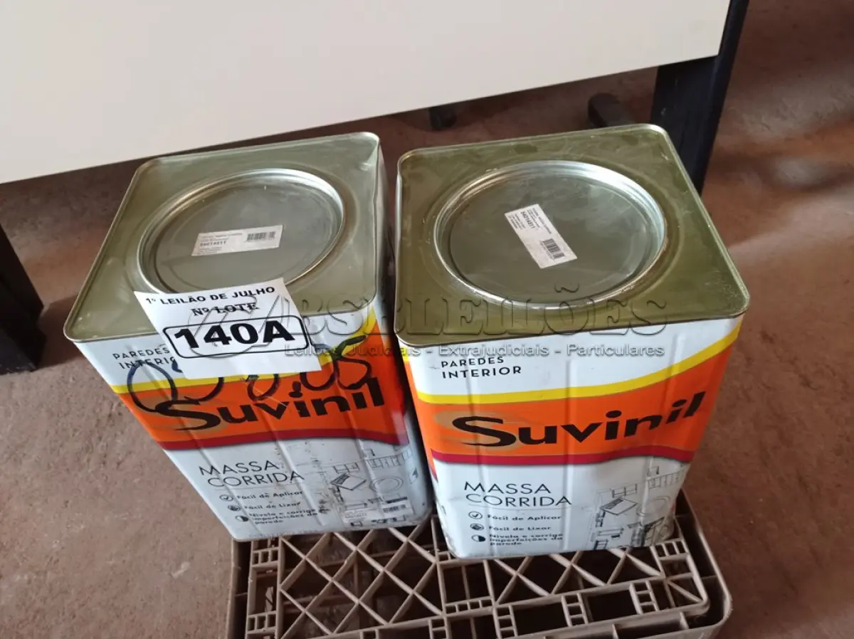 LOTE 140 - 02 LATAS DE MASSA CORRIDA PARA PAREDES INTERIOR CONTENDO 28KG CADA MARCA SUVINIL (NO ESTADO) ATENÇÃO! FAZER A VISITAÇÃO ANTES DE ARREMATAR, NÃO SABEMOS SE FUNCIONA. LEILÃO NÃO TEM GARANTIA E NEM DEVOLUÇÃO, SUJEITO A POSSÍVEIS AVARIAS VISÍVEIS/OCULTAS E/OU AUSÊNCIA DE COMPONENTES.