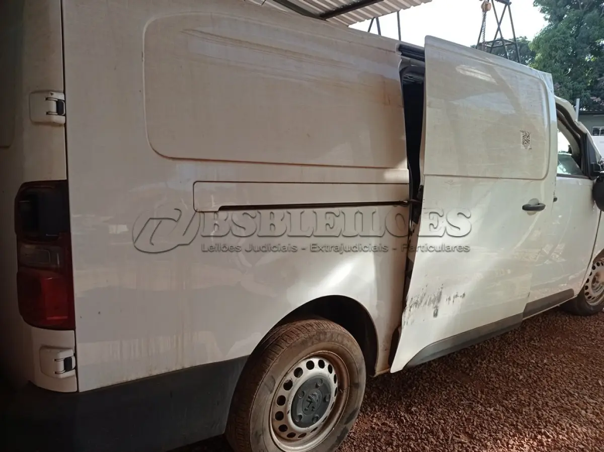 LOTE 002 - 01 PEUGEOT EXPERT 1.6 DIESEL 2021/2022 , VAN CARGO SINISTRADO CONSTA DÉBITO R$ 4.986,04 (MEDIA MONTA FAZER CSV POR CONTA DO ARREMATANTE VENDIDO NO ESTADO EM QUE SE ENCONTRA. EVENTUAL AUSÊNCIA OU DIVERGÊNCIA DE PECAS) (INTERNAS OU EXTERNAS) DO VEÍCULO, TAIS COMO ESCAPAMENTOS, CATALISADORES, SUSPENSÃO, CAMBIO, MOTOR, PARTE ELÉTRICA E DEMAIS COMPONENTES, A REGULARIZAÇÃO SERÁ POR CONTA DO ARREMATANTE SERVIÇO DE BAIXA MEDIA MONTA DEVE SER FEITO POR DESPACHANTE AUTORIZADO XAVANTECAR EM GOIÂNIA O MESMO DEVERÁ SER TRANSFERIDO INICIALMENTE PARA O COMITENTE COM AS DESPESAS DE SERVIÇOS E TAXAS DO DETRAN E DEMAIS POR CONTA DO ARREMATANTE. (NO ESTADO) ATENÇÃO! FAZER A VISITAÇÃO ANTES DE ARREMATAR, NÃO SABEMOS SE FUNCIONA. LEILÃO NÃO TEM GARANTIA E NEM DEVOLUÇÃO, SUJEITO A POSSÍVEIS AVARIAS VISÍVEIS/OCULTAS E/OU AUSÊNCIA DE COMPONENTES. (OBSERVAÇÃO, TODOS OS DÉBITOS SERÃO DE RESPONSABILIDADE DO ARREMATANTE.)