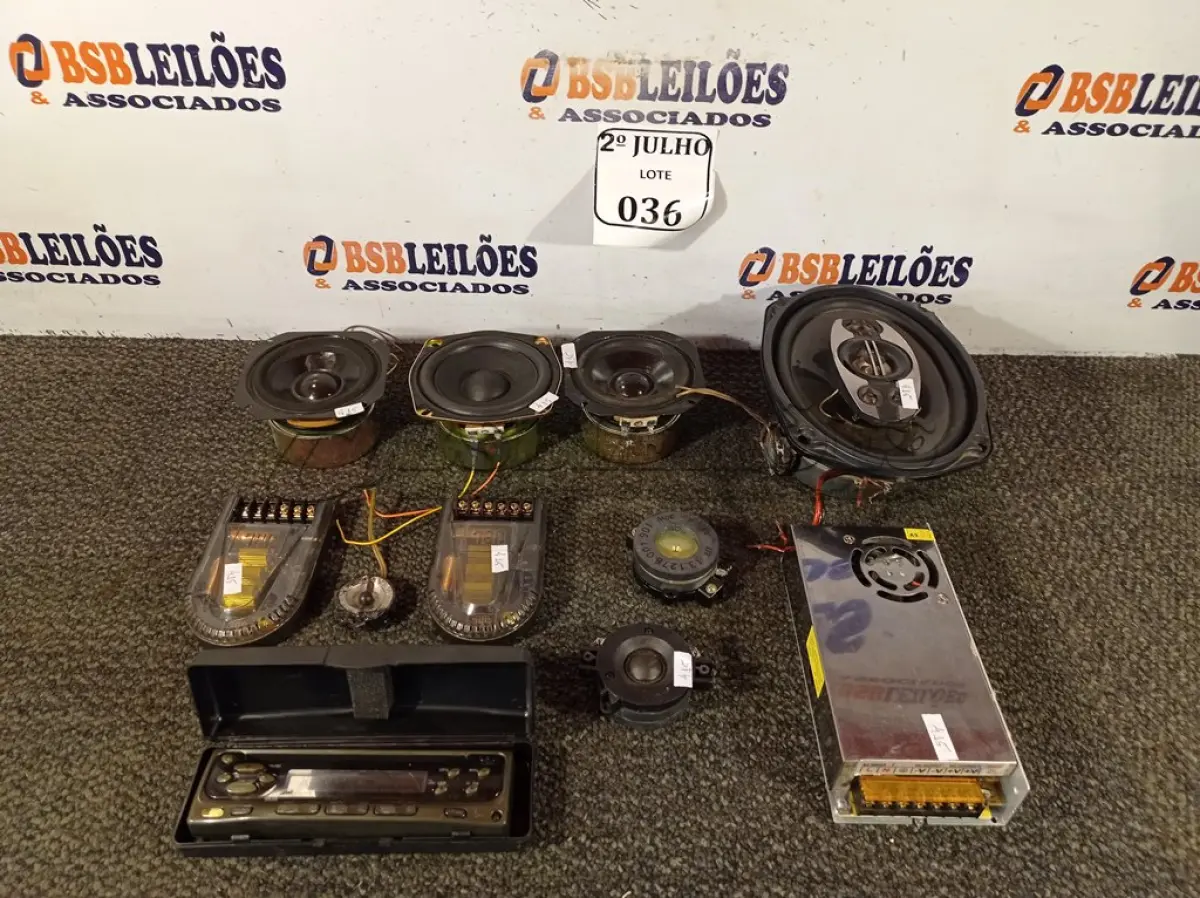 LOTE 036 - 01 TS, 01 FONTE, 03 SUBWOOFERS E 02 TWEETERS PARA CAIXAS, 01 FRENTE SOM PIONEER E 02 CROSSOVERS JBL. (NO ESTADO) ATENÇÃO! FAZER A VISITAÇÃO ANTES DE ARREMATAR, NÃO SABEMOS SE FUNCIONA. LEILÃO NÃO TEM GARANTIA E NEM DEVOLUÇÃO, SUJEITO A POSSÍVEIS AVARIAS VISÍVEIS/OCULTAS E/OU AUSÊNCIA DE COMPONENTES.
