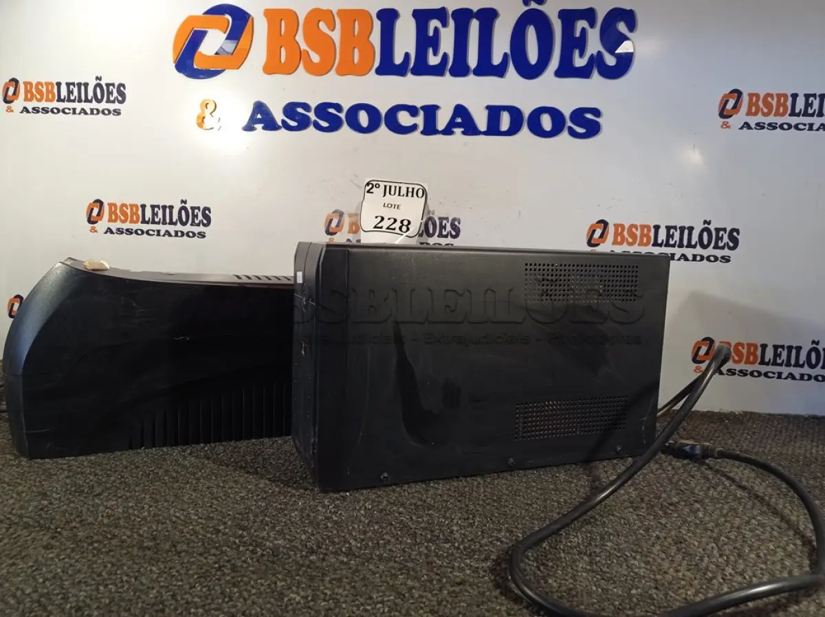 LOTE 228 - 02 NOBREAKS (NO ESTADO) ATENÇÃO! FAZER A VISITAÇÃO ANTES DE ARREMATAR, NÃO SABEMOS SE FUNCIONA. LEILÃO NÃO TEM GARANTIA E NEM DEVOLUÇÃO, SUJEITO A POSSÍVEIS AVARIAS VISÍVEIS/OCULTAS E/OU AUSÊNCIA DE COMPONENTES.