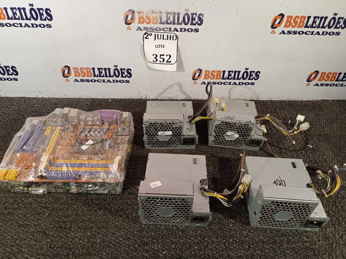 LOTE 352 - 04 FONTES E 03 PLACAS -MÃE DDR3 (NO ESTADO) ATENÇÃO! FAZER A VISITAÇÃO ANTES DE ARREMATAR, NÃO SABEMOS SE FUNCIONA. LEILÃO NÃO TEM GARANTIA E NEM DEVOLUÇÃO, SUJEITO A POSSÍVEIS AVARIAS VISÍVEIS/OCULTAS E/OU AUSÊNCIA DE COMPONENTES.