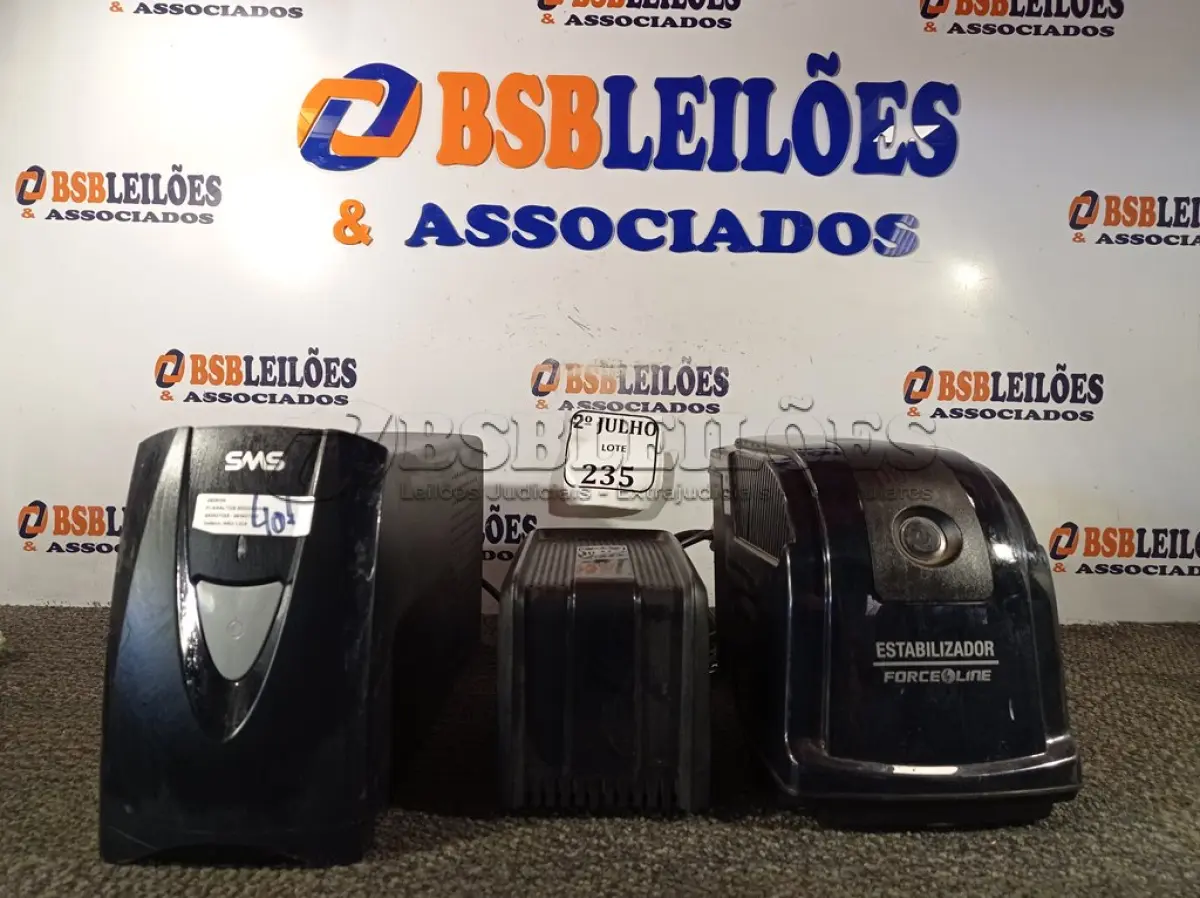 LOTE 235 - 02 ESTABILIZADORES E 01 NOBREAK (NO ESTADO) ATENÇÃO! FAZER A VISITAÇÃO ANTES DE ARREMATAR, NÃO SABEMOS SE FUNCIONA. LEILÃO NÃO TEM GARANTIA E NEM DEVOLUÇÃO, SUJEITO A POSSÍVEIS AVARIAS VISÍVEIS/OCULTAS E/OU AUSÊNCIA DE COMPONENTES.