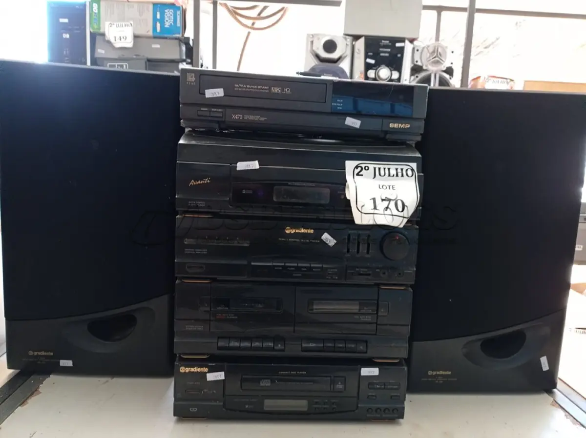 LOTE 170 - 01 SOM 4 EM 1 COM 02 CAIXA MARCA GRADIENTE E 01 VÍDEO CASSETE SEMP THOSHIBA (NO ESTADO) ATENÇÃO! FAZER A VISITAÇÃO ANTES DE ARREMATAR, NÃO SABEMOS SE FUNCIONA. LEILÃO NÃO TEM GARANTIA E NEM DEVOLUÇÃO, SUJEITO A POSSÍVEIS AVARIAS VISÍVEIS/OCULTAS E/OU AUSÊNCIA DE COMPONENTES.