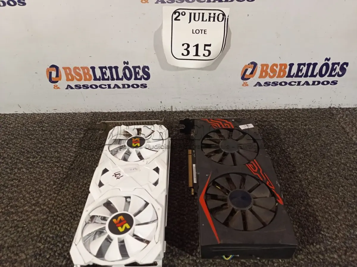 LOTE 315 - 02 PLACAS DE VÍDEO (NO ESTADO) ATENÇÃO! FAZER A VISITAÇÃO ANTES DE ARREMATAR, NÃO SABEMOS SE FUNCIONA. LEILÃO NÃO TEM GARANTIA E NEM DEVOLUÇÃO, SUJEITO A POSSÍVEIS AVARIAS VISÍVEIS/OCULTAS E/OU AUSÊNCIA DE COMPONENTES.