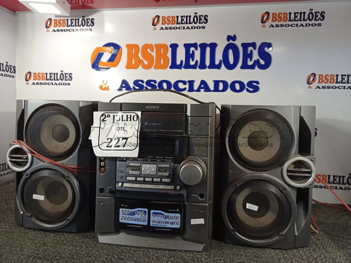 LOTE 227 - 01 SOM MARCAA SONY (NO ESTADO) ATENÇÃO! FAZER A VISITAÇÃO ANTES DE ARREMATAR, NÃO SABEMOS SE FUNCIONA. LEILÃO NÃO TEM GARANTIA E NEM DEVOLUÇÃO, SUJEITO A POSSÍVEIS AVARIAS VISÍVEIS/OCULTAS E/OU AUSÊNCIA DE COMPONENTES.