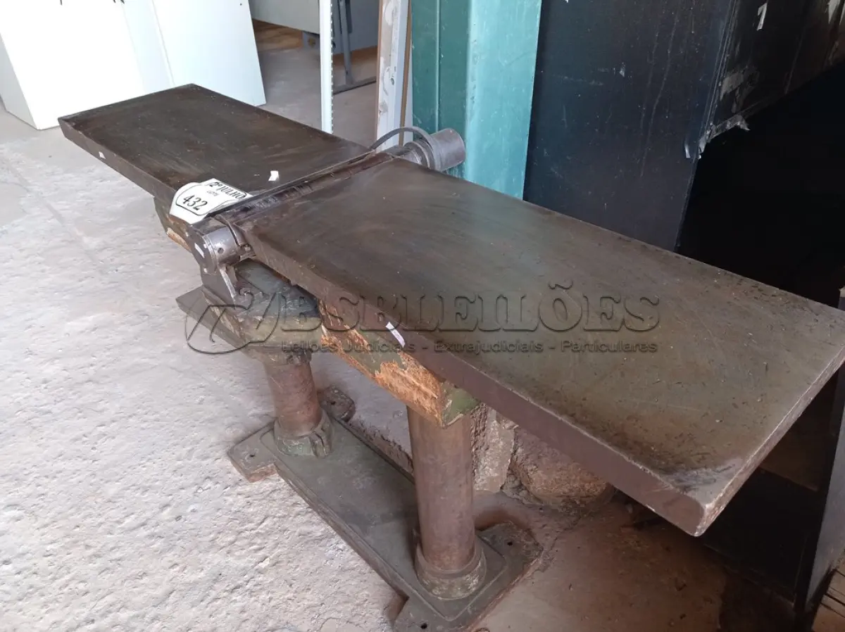 LOTE 432 - 01 PLAINA DESEMPENADEIRA PARA MARCENARIA (NO ESTADO) ATENÇÃO! FAZER A VISITAÇÃO ANTES DE ARREMATAR, NÃO SABEMOS SE FUNCIONA. LEILÃO NÃO TEM GARANTIA E NEM DEVOLUÇÃO, SUJEITO A POSSÍVEIS AVARIAS VISÍVEIS/OCULTAS E/OU AUSÊNCIA DE COMPONENTES.