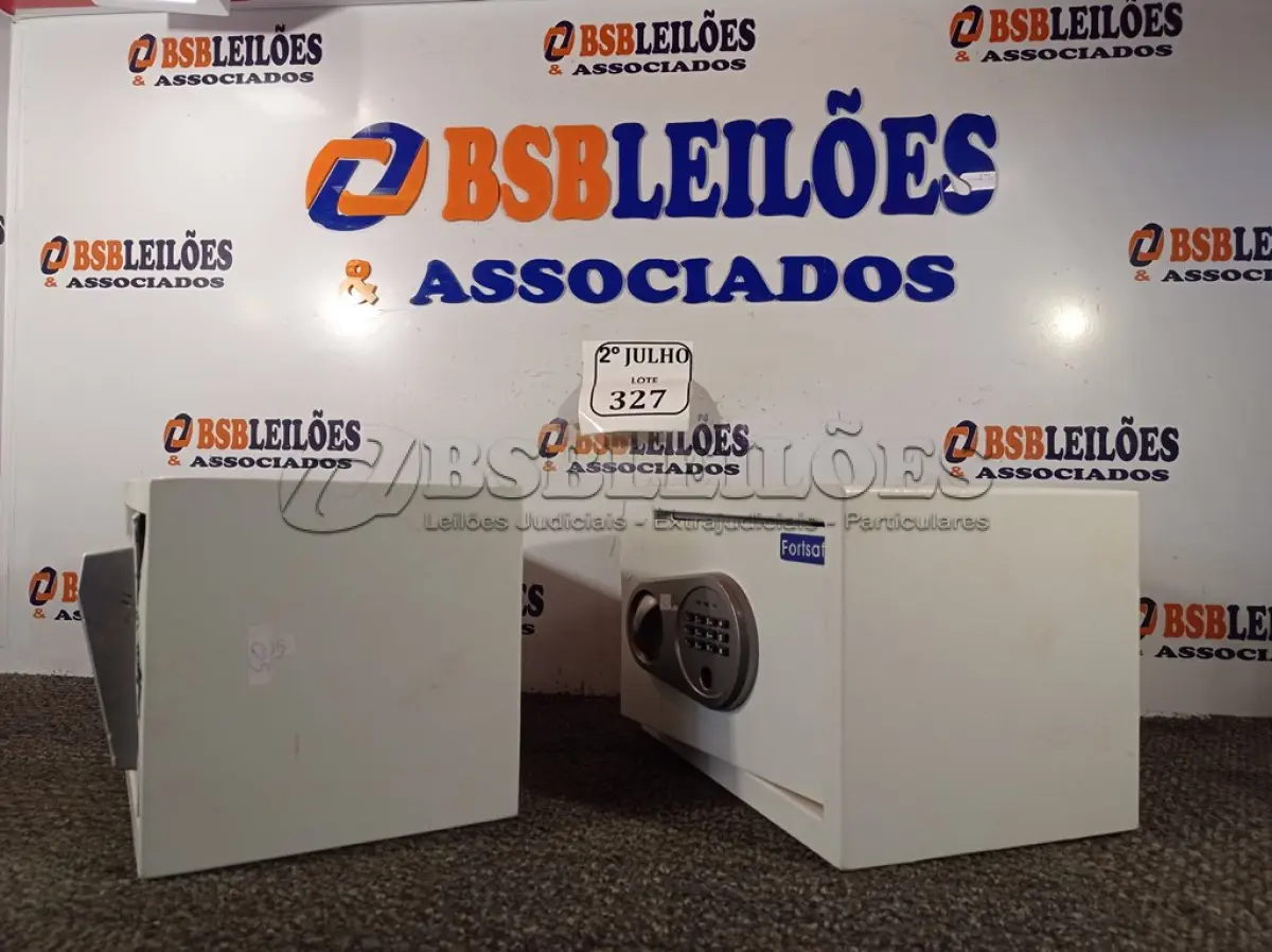 LOTE 327 - 02 COFRES DIGITAIS (NO ESTADO) ATENÇÃO! FAZER A VISITAÇÃO ANTES DE ARREMATAR, NÃO SABEMOS SE FUNCIONA. LEILÃO NÃO TEM GARANTIA E NEM DEVOLUÇÃO, SUJEITO A POSSÍVEIS AVARIAS VISÍVEIS/OCULTAS E/OU AUSÊNCIA DE COMPONENTES.