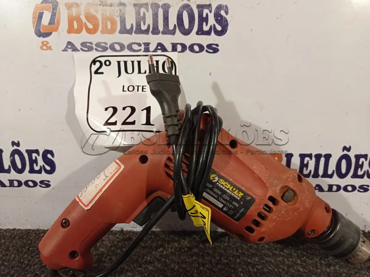 LOTE 221 - 01 FURADEIRA SCHUZ 220V. (NO ESTADO) ATENÇÃO! FAZER A VISITAÇÃO ANTES DE ARREMATAR, NÃO SABEMOS SE FUNCIONA. LEILÃO NÃO TEM GARANTIA E NEM DEVOLUÇÃO, SUJEITO A POSSÍVEIS AVARIAS VISÍVEIS/OCULTAS E/OU AUSÊNCIA DE COMPONENTES.