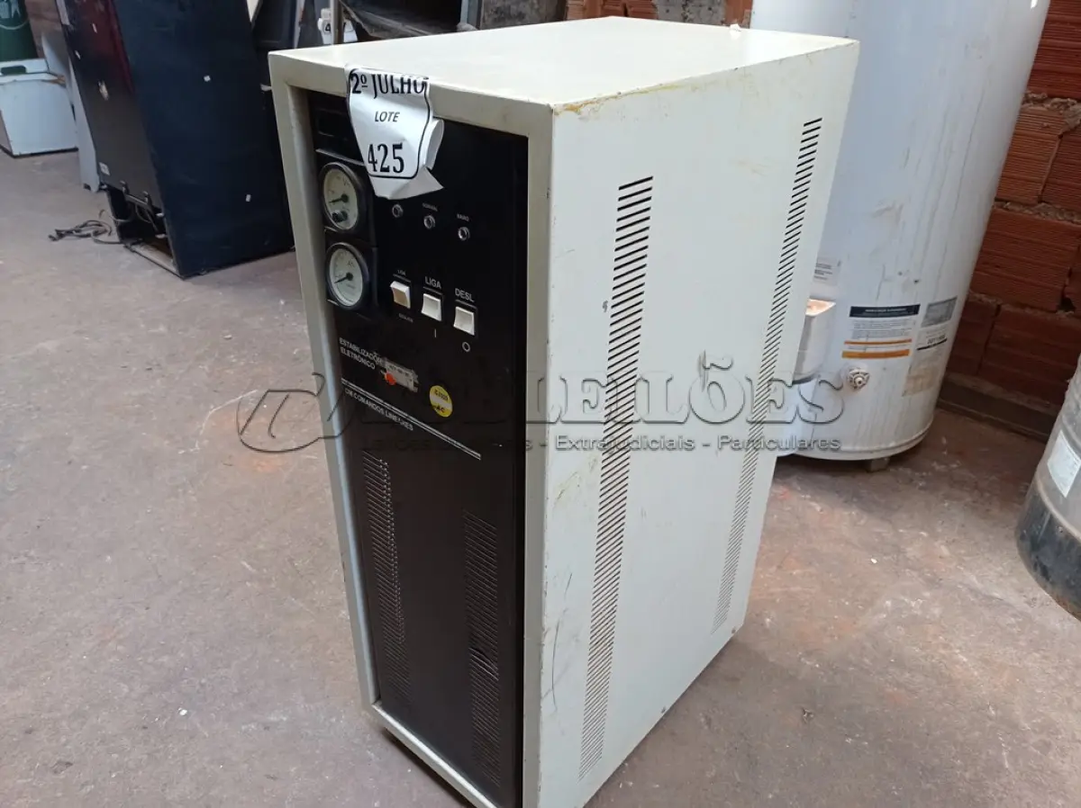 LOTE 425 - 01 ESTABILIZADOR INDUSTRIAL 220V/110V (NO ESTADO) ATENÇÃO! FAZER A VISITAÇÃO ANTES DE ARREMATAR, NÃO SABEMOS SE FUNCIONA. LEILÃO NÃO TEM GARANTIA E NEM DEVOLUÇÃO, SUJEITO A POSSÍVEIS AVARIAS VISÍVEIS/OCULTAS E/OU AUSÊNCIA DE COMPONENTES.