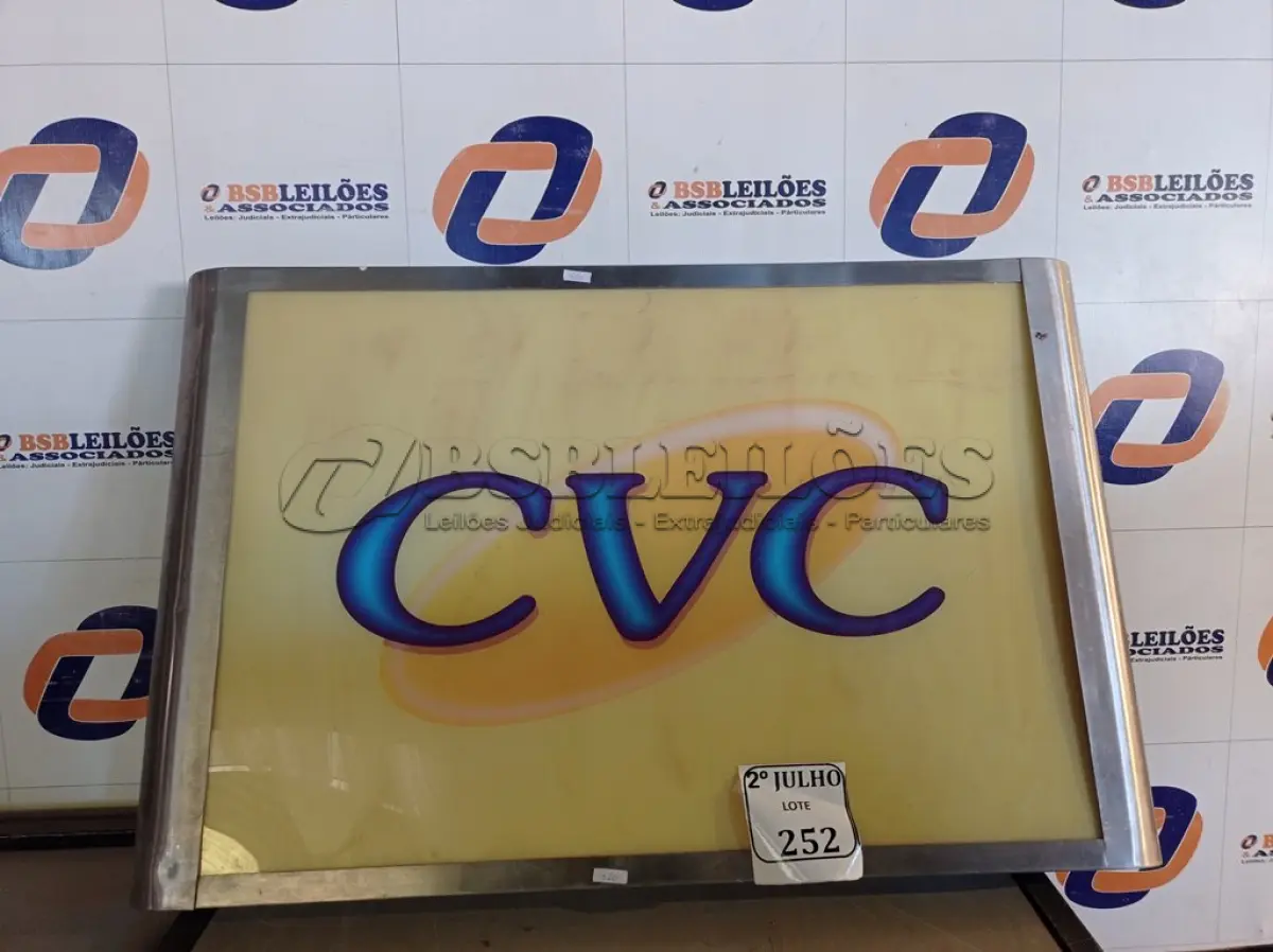 LOTE 252 - 01 PAINEL LUMINOSO (NO ESTADO) ATENÇÃO! FAZER A VISITAÇÃO ANTES DE ARREMATAR, NÃO SABEMOS SE FUNCIONA. LEILÃO NÃO TEM GARANTIA E NEM DEVOLUÇÃO, SUJEITO A POSSÍVEIS AVARIAS VISÍVEIS/OCULTAS E/OU AUSÊNCIA DE COMPONENTES.