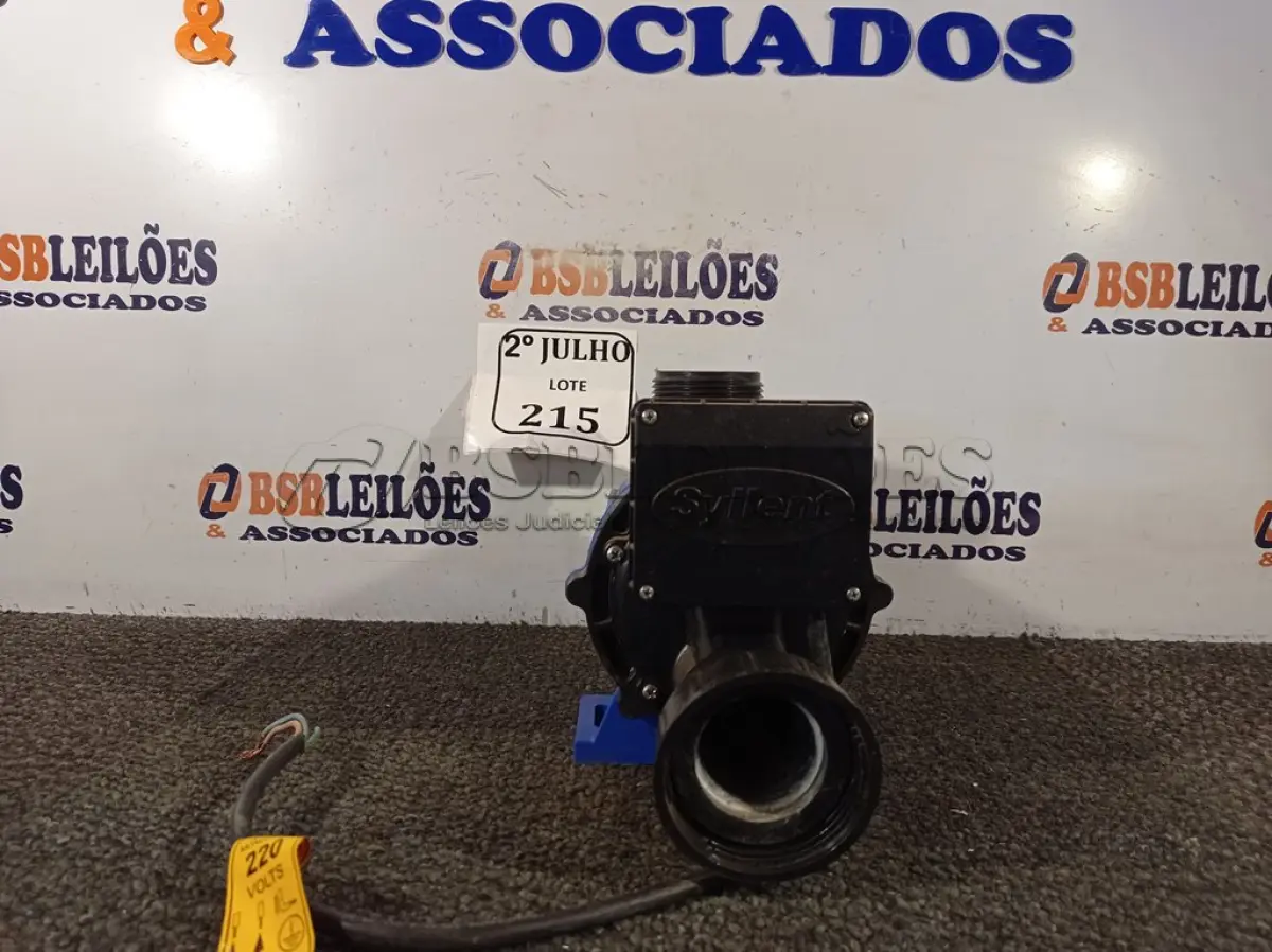 LOTE 215 - 01 BOMBA D’ÁGUA (NO ESTADO) ATENÇÃO! FAZER A VISITAÇÃO ANTES DE ARREMATAR, NÃO SABEMOS SE FUNCIONA. LEILÃO NÃO TEM GARANTIA E NEM DEVOLUÇÃO, SUJEITO A POSSÍVEIS AVARIAS VISÍVEIS/OCULTAS E/OU AUSÊNCIA DE COMPONENTES.