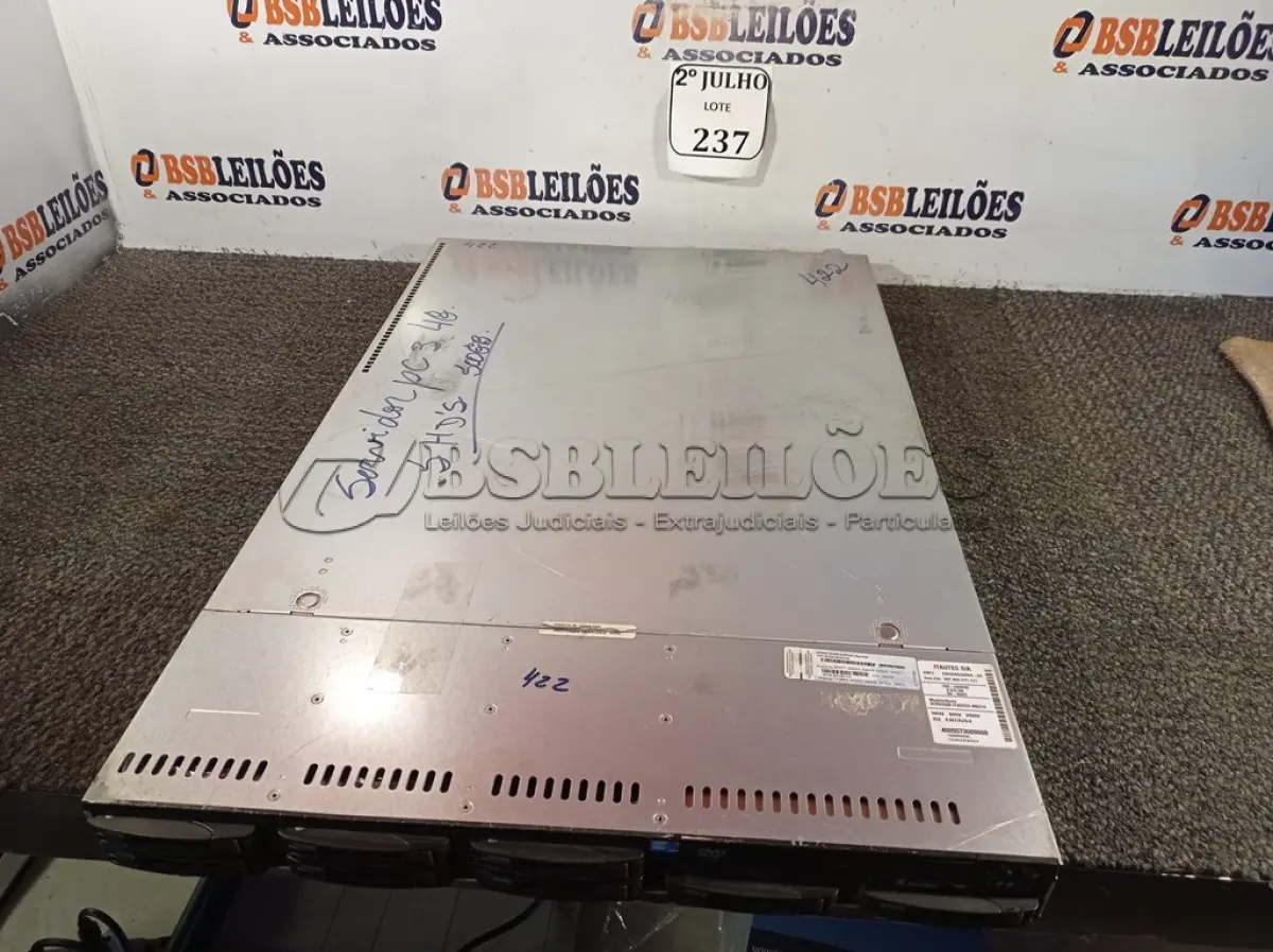 LOTE 237 -  01 SERVIDOR PC3 (NO ESTADO) ATENÇÃO! FAZER A VISITAÇÃO ANTES DE ARREMATAR, NÃO SABEMOS SE FUNCIONA. LEILÃO NÃO TEM GARANTIA E NEM DEVOLUÇÃO, SUJEITO A POSSÍVEIS AVARIAS VISÍVEIS/OCULTAS E/OU AUSÊNCIA DE COMPONENTES.