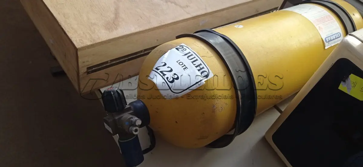 LOTE 223 - 01 CILINDRO GNV PARA CARRO (NO ESTADO) ATENÇÃO! FAZER A VISITAÇÃO ANTES DE ARREMATAR, NÃO SABEMOS SE FUNCIONA. LEILÃO NÃO TEM GARANTIA E NEM DEVOLUÇÃO, SUJEITO A POSSÍVEIS AVARIAS VISÍVEIS/OCULTAS E/OU AUSÊNCIA DE COMPONENTES.