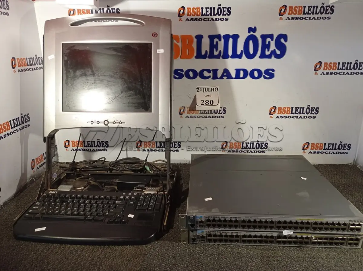 LOTE 280 - 02 SWITCHES E 01 CONSOLO COM TECLADO E MONITOR PARA SERVIDOR (NO ESTADO) ATENÇÃO! FAZER A VISITAÇÃO ANTES DE ARREMATAR, NÃO SABEMOS SE FUNCIONA. LEILÃO NÃO TEM GARANTIA E NEM DEVOLUÇÃO, SUJEITO A POSSÍVEIS AVARIAS VISÍVEIS/OCULTAS E/OU AUSÊNCIA DE COMPONENTES.