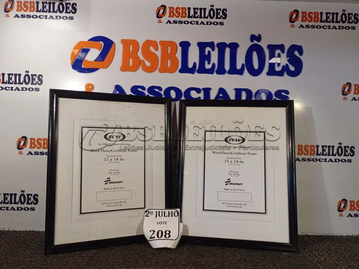 LOTE 208 - 02 QUADROS PARA FOTOGRAFIA (NO ESTADO) ATENÇÃO! FAZER A VISITAÇÃO ANTES DE ARREMATAR, NÃO SABEMOS SE FUNCIONA. LEILÃO NÃO TEM GARANTIA E NEM DEVOLUÇÃO, SUJEITO A POSSÍVEIS AVARIAS VISÍVEIS/OCULTAS E/OU AUSÊNCIA DE COMPONENTES.