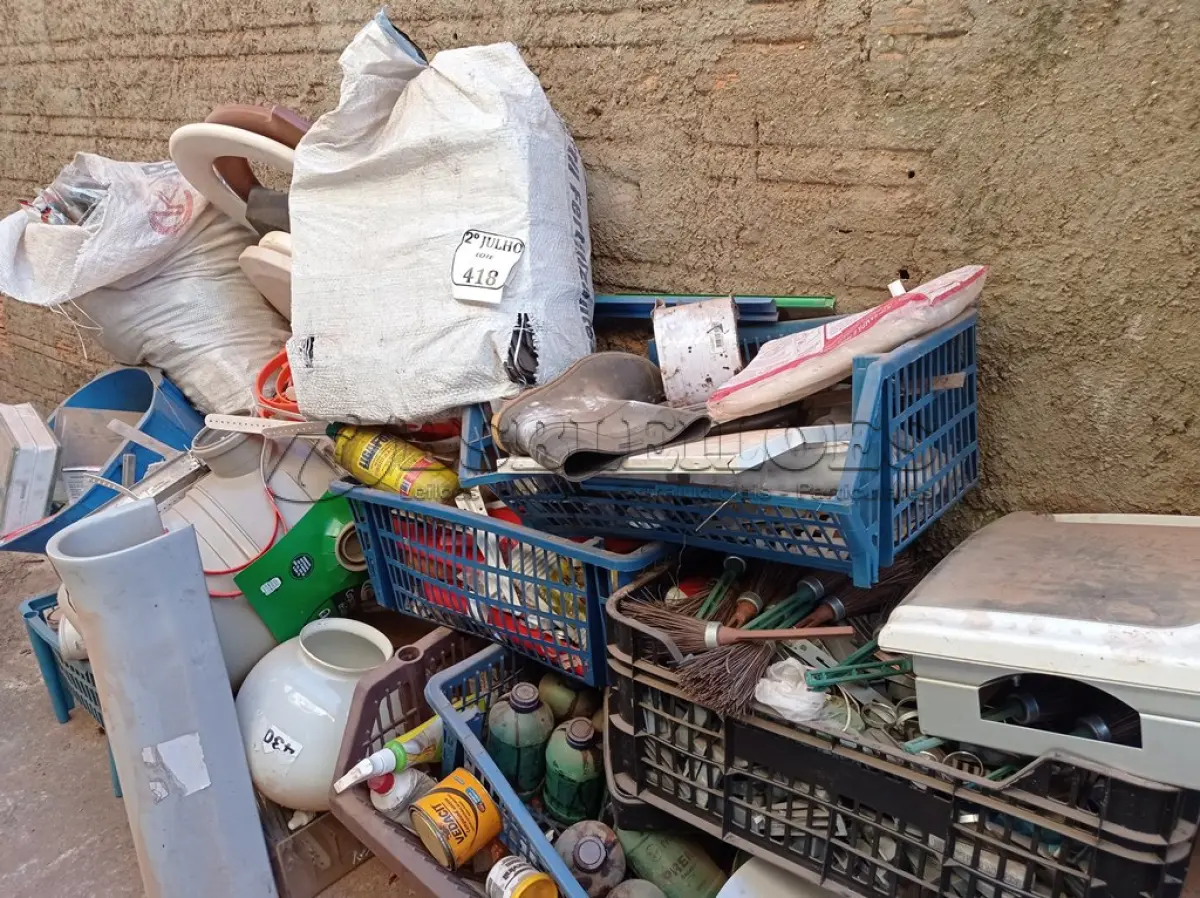 LOTE 418 - 01 LOTE COM MATERIAIS DIVERSOS, OBRA (NO ESTADO) ATENÇÃO! FAZER A VISITAÇÃO ANTES DE ARREMATAR, NÃO SABEMOS SE FUNCIONA. LEILÃO NÃO TEM GARANTIA E NEM DEVOLUÇÃO, SUJEITO A POSSÍVEIS AVARIAS VISÍVEIS/OCULTAS E/OU AUSÊNCIA DE COMPONENTES.