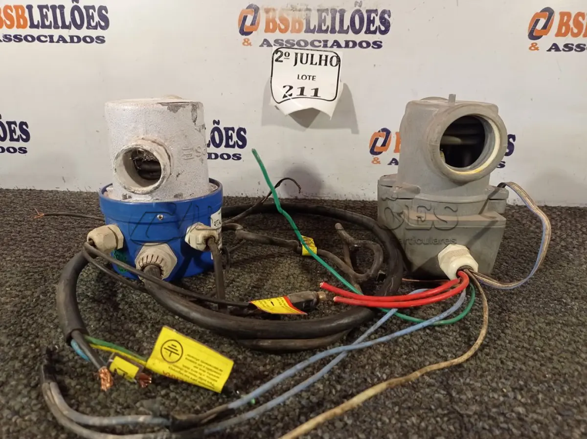 LOTE 211 - 02 AQUECEDORES UNIVERSAIS 220V (NO ESTADO) ATENÇÃO! FAZER A VISITAÇÃO ANTES DE ARREMATAR, NÃO SABEMOS SE FUNCIONA. LEILÃO NÃO TEM GARANTIA E NEM DEVOLUÇÃO, SUJEITO A POSSÍVEIS AVARIAS VISÍVEIS/OCULTAS E/OU AUSÊNCIA DE COMPONENTES.