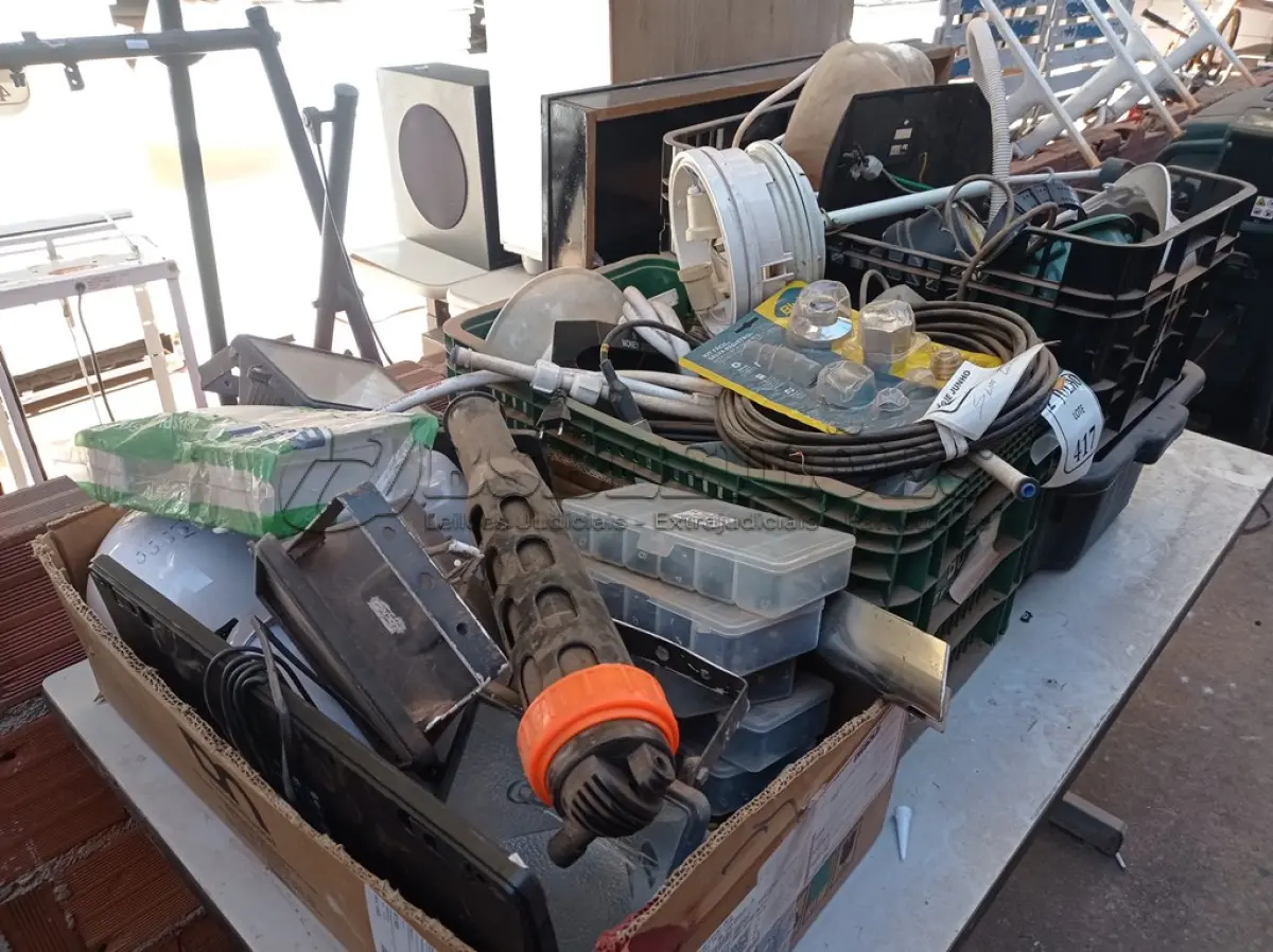 LOTE 417 - 01 LOTE COM MATERIAIS DIVERSOS (NO ESTADO) ATENÇÃO! FAZER A VISITAÇÃO ANTES DE ARREMATAR, NÃO SABEMOS SE FUNCIONA. LEILÃO NÃO TEM GARANTIA E NEM DEVOLUÇÃO, SUJEITO A POSSÍVEIS AVARIAS VISÍVEIS/OCULTAS E/OU AUSÊNCIA DE COMPONENTES.