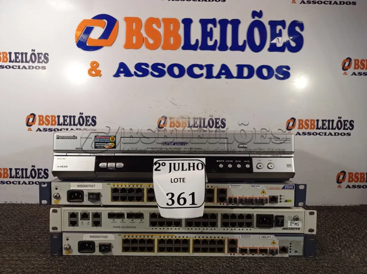LOTE 361 - 03 SWITCHES COM PORTA DE FIBRA E 01 GHZ  PANASONIC (NO ESTADO) ATENÇÃO! FAZER A VISITAÇÃO ANTES DE ARREMATAR, NÃO SABEMOS SE FUNCIONA. LEILÃO NÃO TEM GARANTIA E NEM DEVOLUÇÃO, SUJEITO A POSSÍVEIS AVARIAS VISÍVEIS/OCULTAS E/OU AUSÊNCIA DE COMPONENTES.
