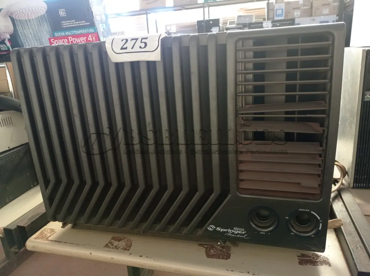 LOTE 275 - 01 AR CONDICIONADO PARA PAREDE (NO ESTADO) ATENÇÃO! FAZER A VISITAÇÃO ANTES DE ARREMATAR, NÃO SABEMOS SE FUNCIONA. LEILÃO NÃO TEM GARANTIA E NEM DEVOLUÇÃO, SUJEITO A POSSÍVEIS AVARIAS VISÍVEIS/OCULTAS E/OU AUSÊNCIA DE COMPONENTES.