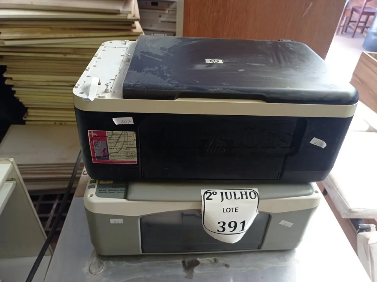 LOTE 391 - 02 IMPRESSORAS HP DESKJET E 01 MACA PARA MASSAGEM (NO ESTADO) ATENÇÃO! FAZER A VISITAÇÃO ANTES DE ARREMATAR, NÃO SABEMOS SE FUNCIONA. LEILÃO NÃO TEM GARANTIA E NEM DEVOLUÇÃO, SUJEITO A POSSÍVEIS AVARIAS VISÍVEIS/OCULTAS E/OU AUSÊNCIA DE COMPONENTES.
