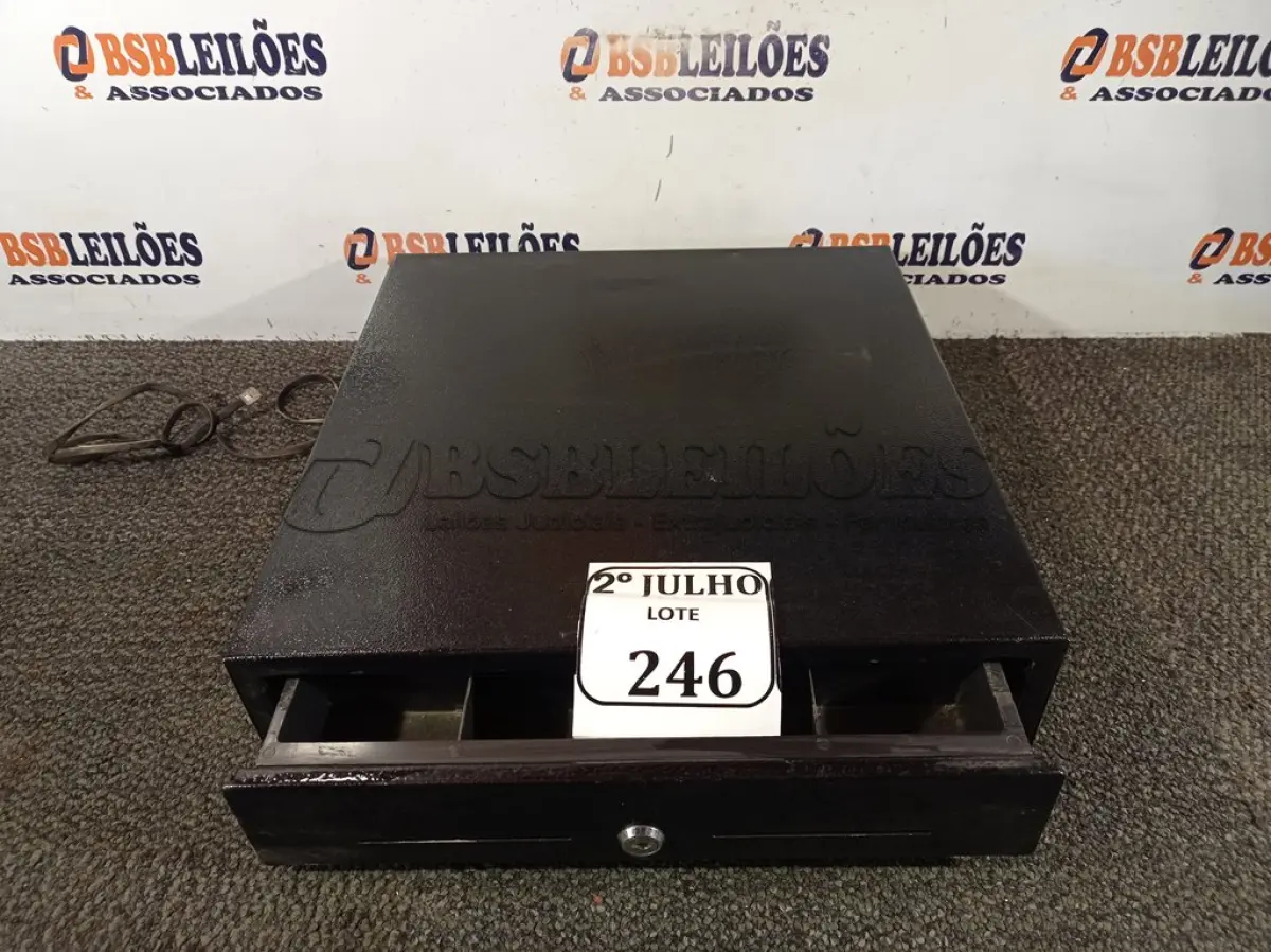 LOTE 246 - 01 CAIXA REGISTRADORA. (NO ESTADO) ATENÇÃO! FAZER A VISITAÇÃO ANTES DE ARREMATAR, NÃO SABEMOS SE FUNCIONA. LEILÃO NÃO TEM GARANTIA E NEM DEVOLUÇÃO, SUJEITO A POSSÍVEIS AVARIAS VISÍVEIS/OCULTAS E/OU AUSÊNCIA DE COMPONENTES.