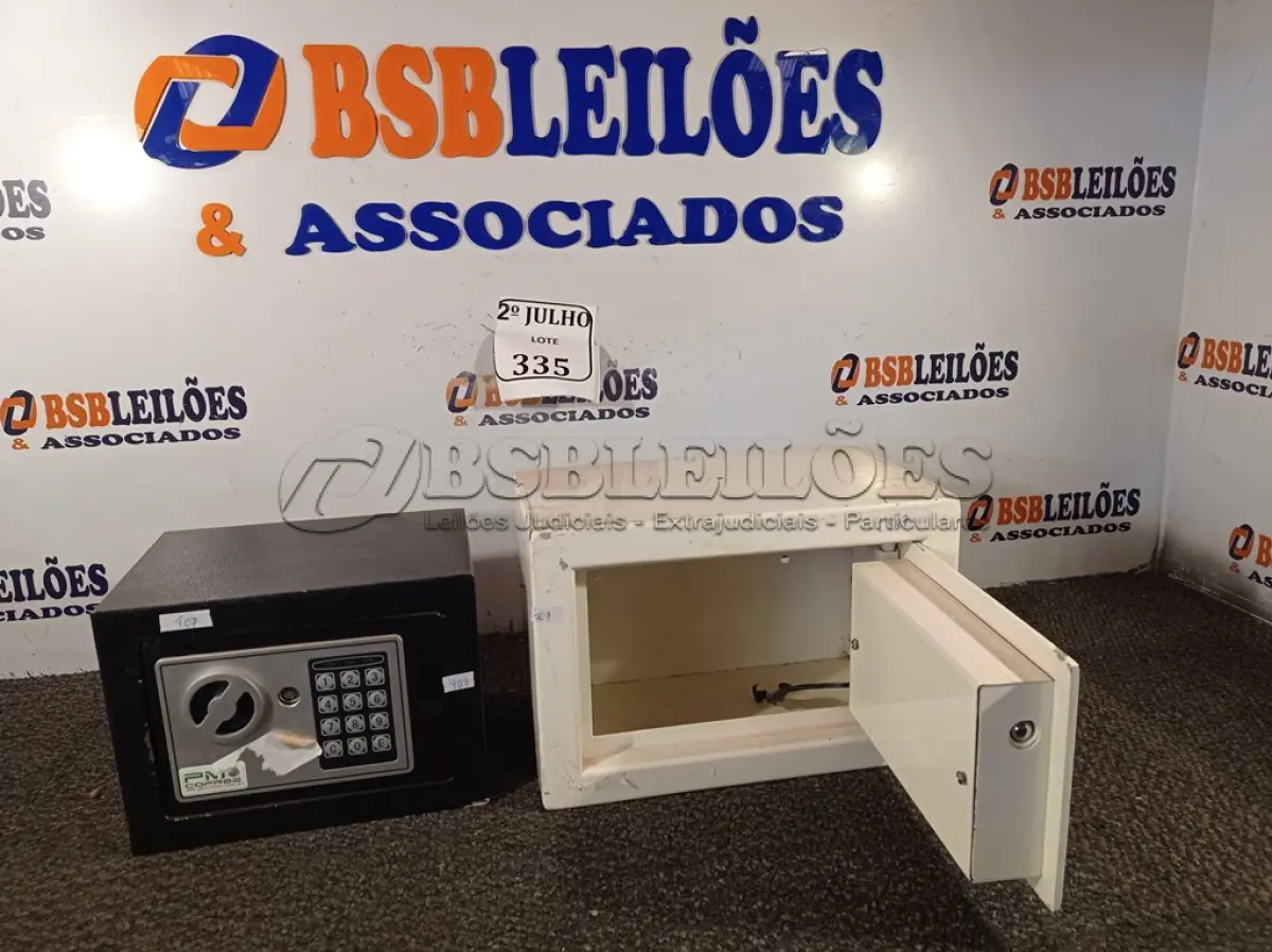 LOTE 335 - 02 COFRES DIGITAIS (NO ESTADO) ATENÇÃO! FAZER A VISITAÇÃO ANTES DE ARREMATAR, NÃO SABEMOS SE FUNCIONA. LEILÃO NÃO TEM GARANTIA E NEM DEVOLUÇÃO, SUJEITO A POSSÍVEIS AVARIAS VISÍVEIS/OCULTAS E/OU AUSÊNCIA DE COMPONENTES.