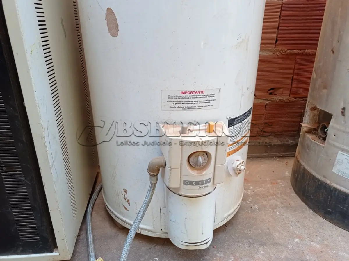 LOTE 422 - 01 AQUECEDOR BOILER  (NO ESTADO) ATENÇÃO! FAZER A VISITAÇÃO ANTES DE ARREMATAR, NÃO SABEMOS SE FUNCIONA. LEILÃO NÃO TEM GARANTIA E NEM DEVOLUÇÃO, SUJEITO A POSSÍVEIS AVARIAS VISÍVEIS/OCULTAS E/OU AUSÊNCIA DE COMPONENTES.