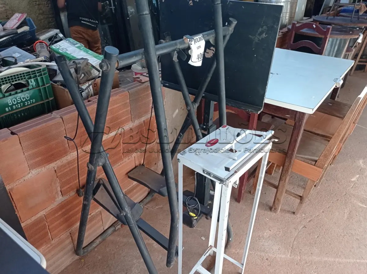 LOTE 406 - 01 SELADORA , 01 SIMULADOR DE CAMINHADA E 01 PÚLPITO EM MADEIRA (NO ESTADO) ATENÇÃO! FAZER A VISITAÇÃO ANTES DE ARREMATAR, NÃO SABEMOS SE FUNCIONA. LEILÃO NÃO TEM GARANTIA E NEM DEVOLUÇÃO, SUJEITO A POSSÍVEIS AVARIAS VISÍVEIS/OCULTAS E/OU AUSÊNCIA DE COMPONENTES.