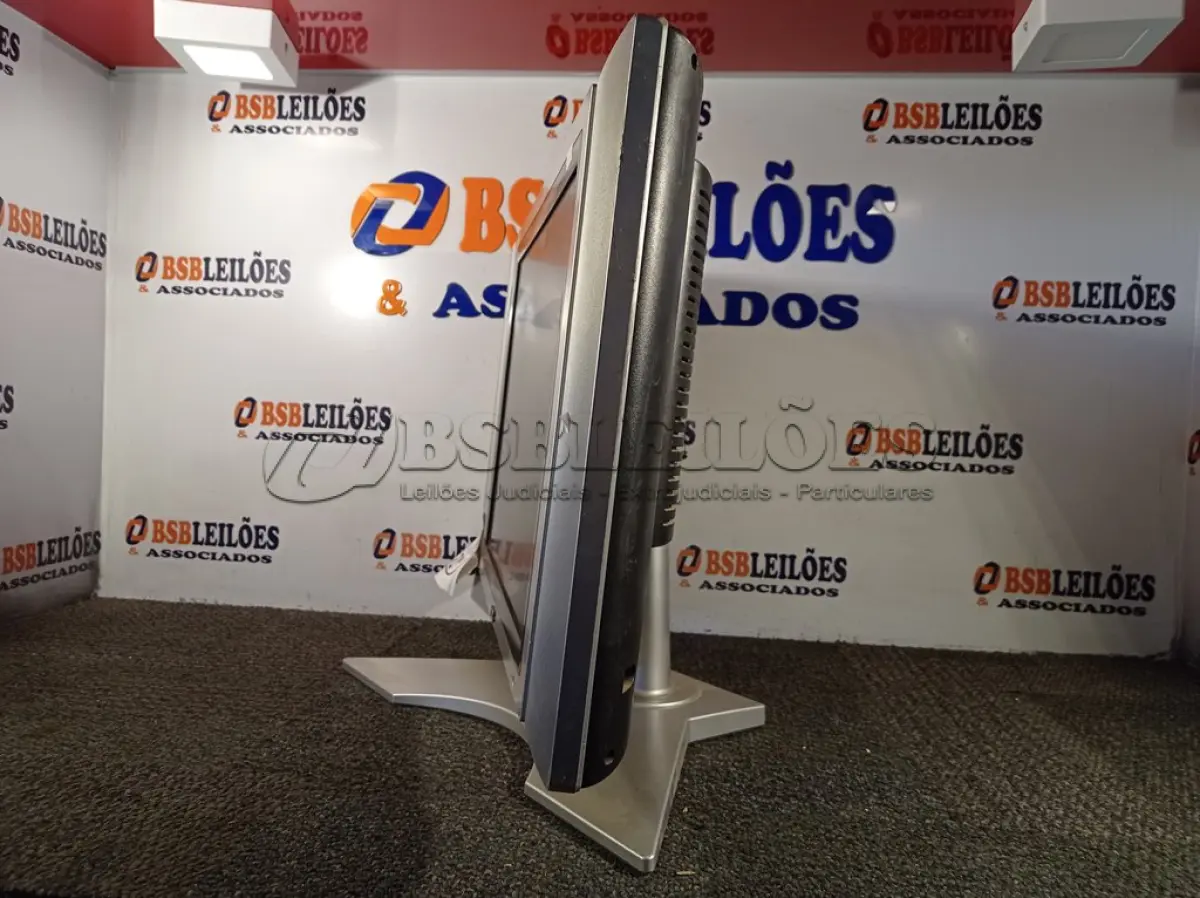 LOTE 172 - 01 MONITOR TV 20” MARCA AOC (NO ESTADO) ATENÇÃO! FAZER A VISITAÇÃO ANTES DE ARREMATAR, NÃO SABEMOS SE FUNCIONA. LEILÃO NÃO TEM GARANTIA E NEM DEVOLUÇÃO, SUJEITO A POSSÍVEIS AVARIAS VISÍVEIS/OCULTAS E/OU AUSÊNCIA DE COMPONENTES.