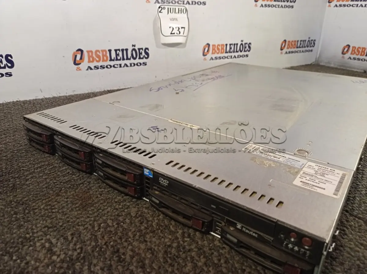 LOTE 237 -  01 SERVIDOR PC3 (NO ESTADO) ATENÇÃO! FAZER A VISITAÇÃO ANTES DE ARREMATAR, NÃO SABEMOS SE FUNCIONA. LEILÃO NÃO TEM GARANTIA E NEM DEVOLUÇÃO, SUJEITO A POSSÍVEIS AVARIAS VISÍVEIS/OCULTAS E/OU AUSÊNCIA DE COMPONENTES.