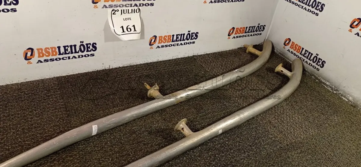 LOTE 161 - 02 MAÇANETA DE PORTA EM ALUMÍNIO (NO ESTADO) ATENÇÃO! FAZER A VISITAÇÃO ANTES DE ARREMATAR, NÃO SABEMOS SE FUNCIONA. LEILÃO NÃO TEM GARANTIA E NEM DEVOLUÇÃO, SUJEITO A POSSÍVEIS AVARIAS VISÍVEIS/OCULTAS E/OU AUSÊNCIA DE COMPONENTES.